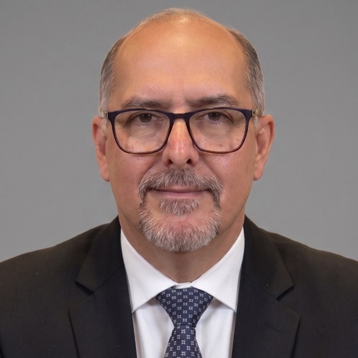 Dr Álvaro Cordón